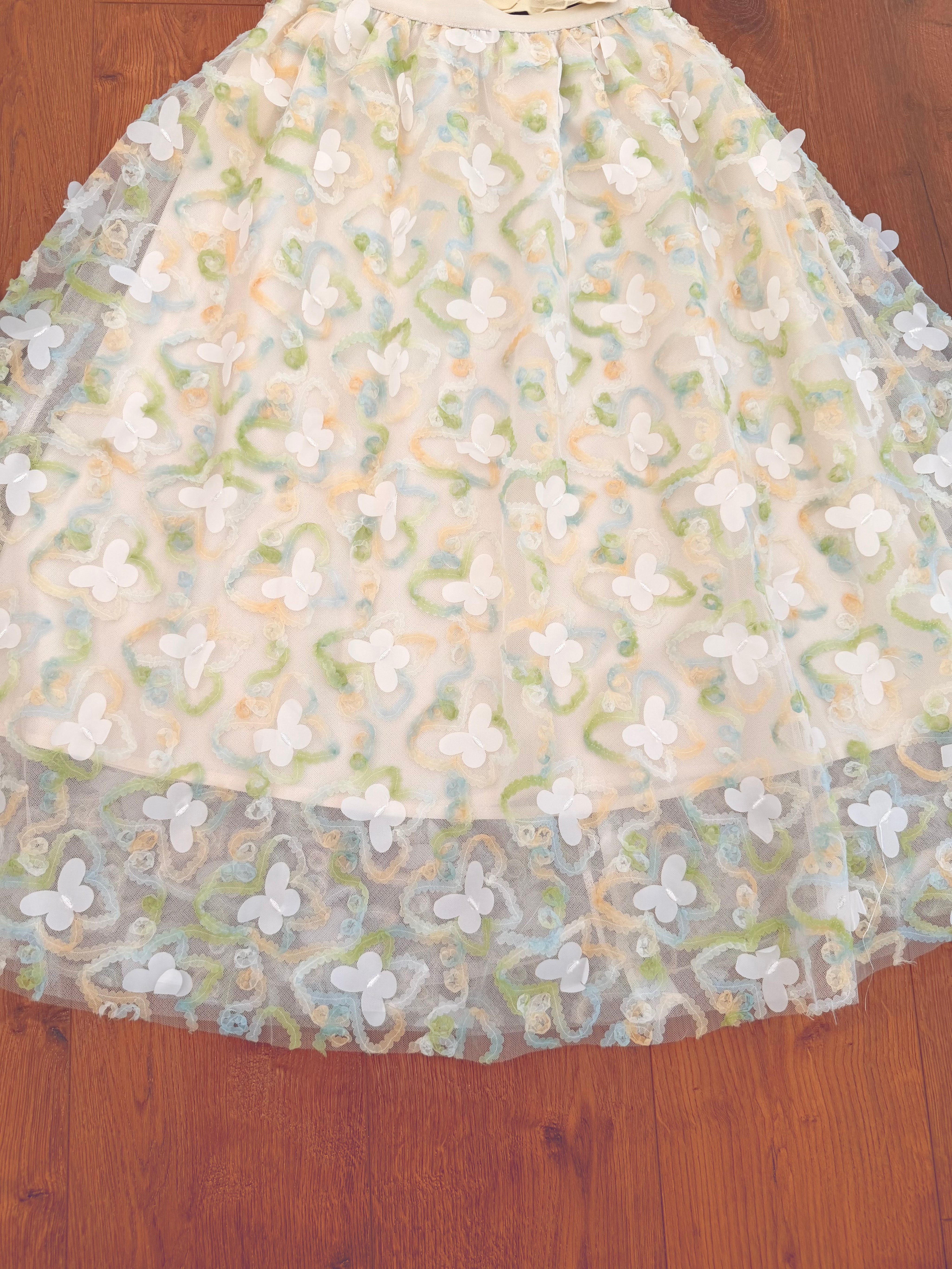Butterfly Appliqué Tulle Midi Skirt – Soft Beige
